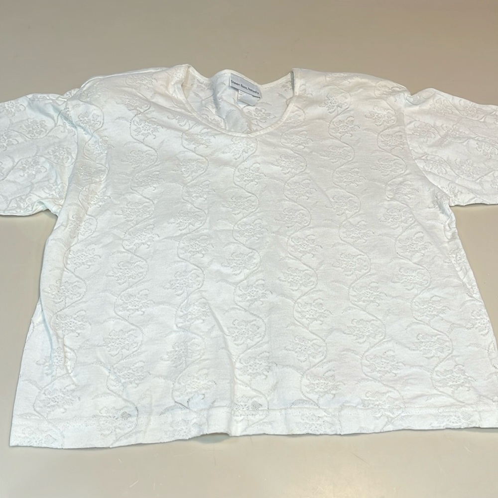 White floral design pullover medium